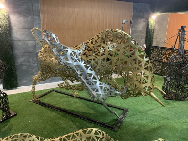 bull & leopard - Imagen 3