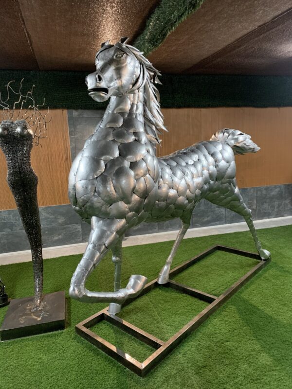 horse IX - Imagen 2